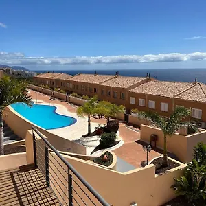 https://casa-adosada-de-lujo-con-vistas-al-mar.adeje-hotels.com